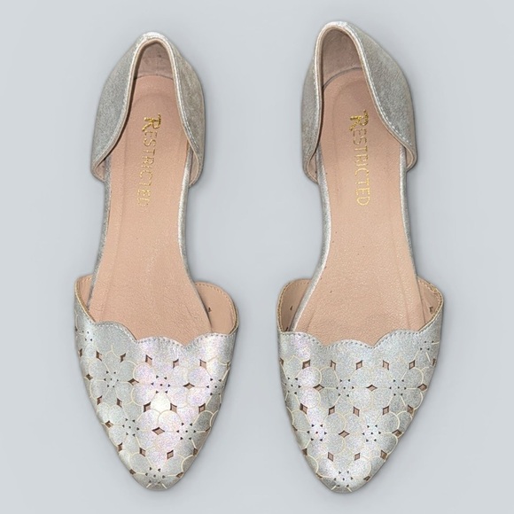 Restricted Metallic Silver Scalloped D’Orsay Flats - Picture 2 of 6